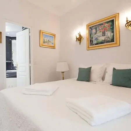 Meynadier: Superbe Trois Pieces Apartment *